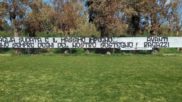 salernitana-striscione-direttivo salerno