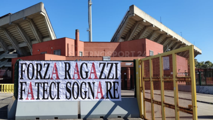 tifosi-salernitana-striscione