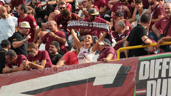 salernitana-tifosi