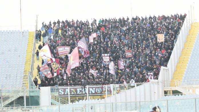 salernitana-tifosi