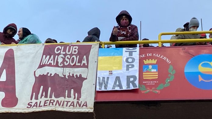club-mai-sola-striscione