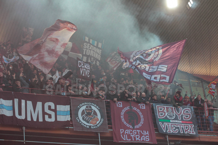 Genoa-Salernitana-tifosi-ultras-marassi