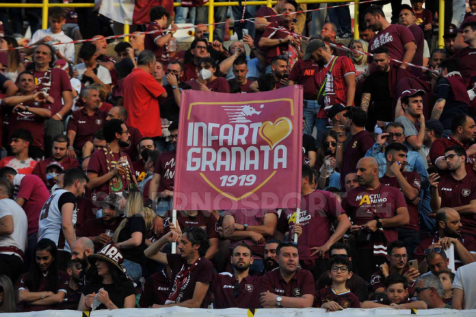 salernitana-tifosi