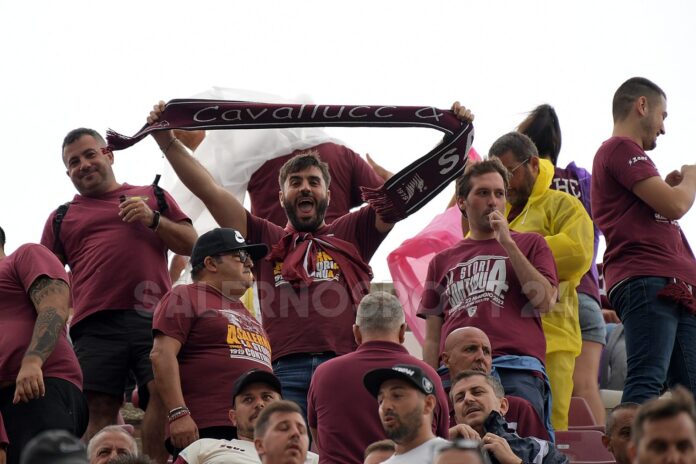 salernitana-tifosi