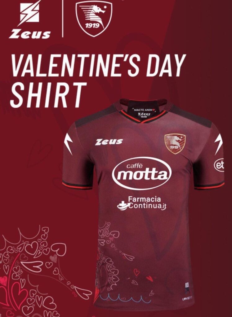 Salernitana, nuova maglia in occasione del match con la Juve