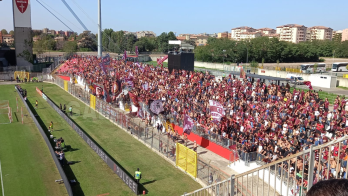 salernitana-monza-tifosi